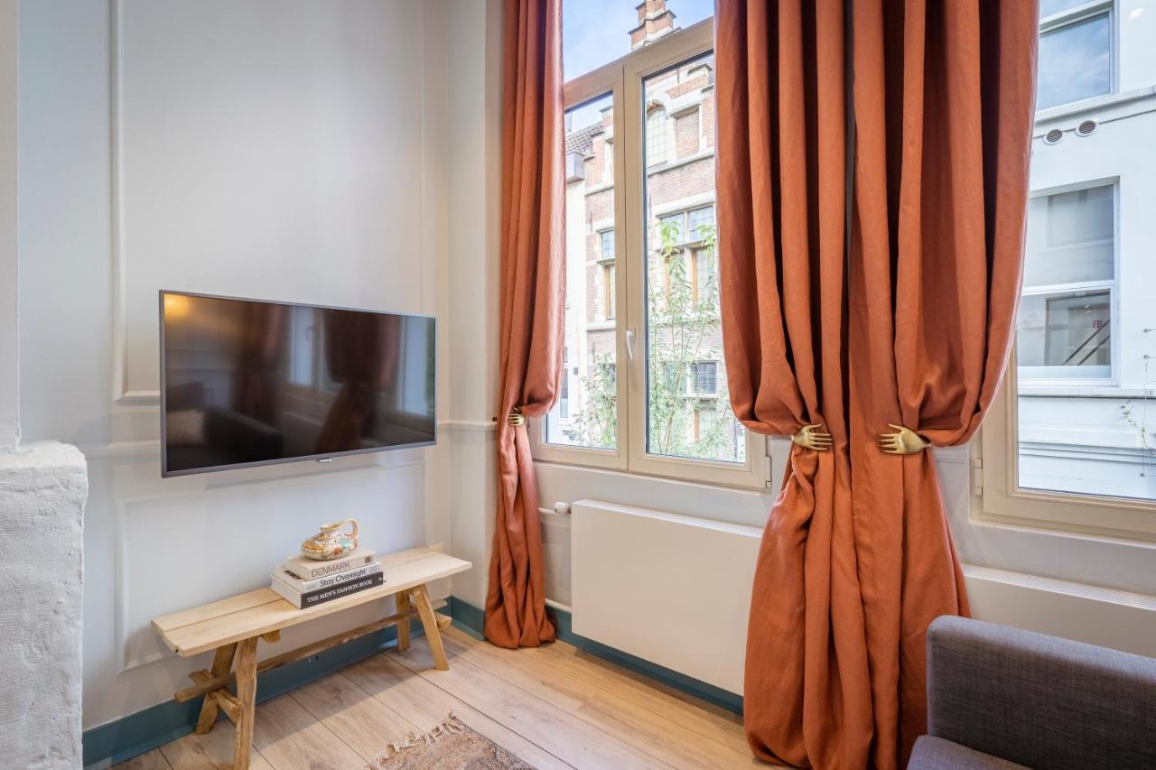 Shway - The Saffron Dress Villa Antwerpen Bagian luar foto