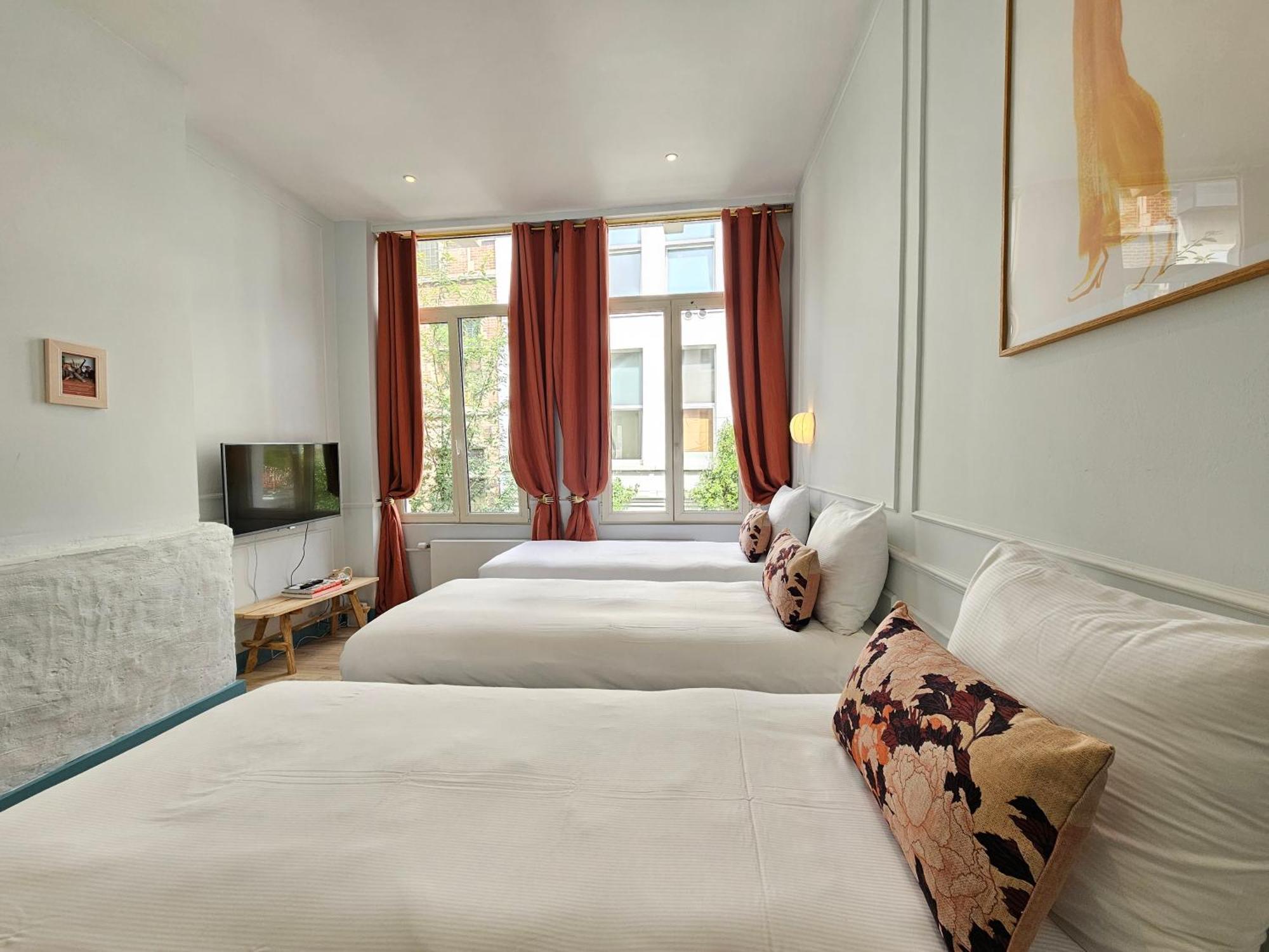 Shway - The Saffron Dress Villa Antwerpen Bagian luar foto